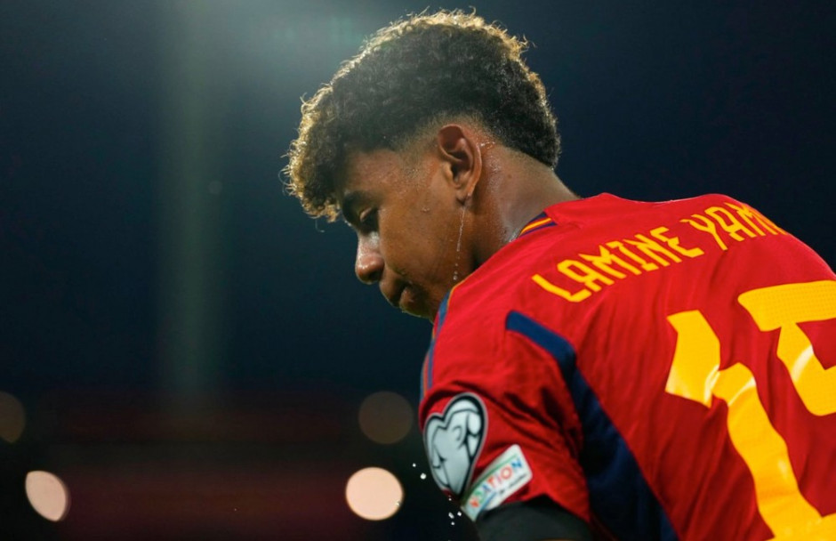 湖人詹姆斯关键三分锁定胜利（詹姆斯关键三分定胜局，湖人取胜）