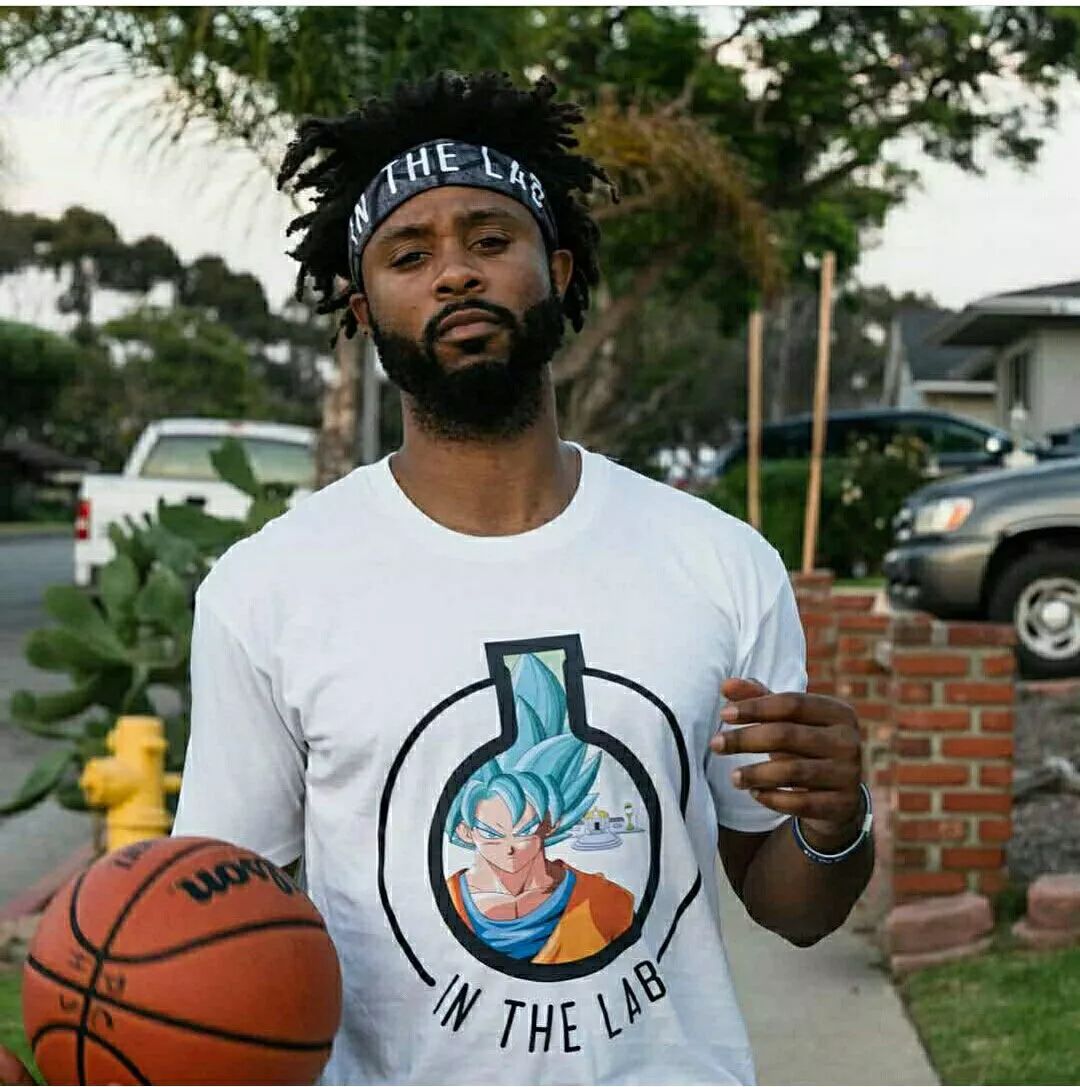 前锋终结进球荒，庆祝动作感动球迷（射手终结球荒，暖心庆祝打动球迷）