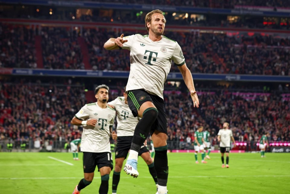 武汉盛帆女篮向仙桃中学捐赠2018万元，女篮队员闪亮登场（武汉盛帆女篮向仙桃中学捐资2018万元，队员集体亮相）