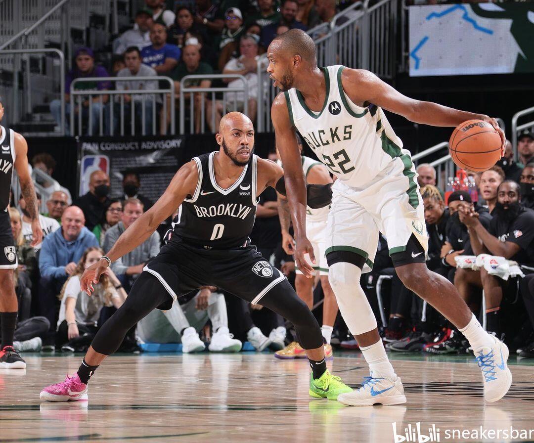 达成尤文生涯200场里程碑，洛卡特利获赠纪念球衣（洛卡特利迎来尤文生涯第200场，获赠纪念战袍）