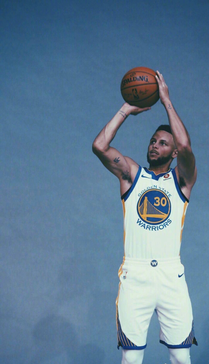 哈登快船生涯助攻来到1466次，升至队史第六位（哈登快船生涯助攻累计1466次，排名队史第六）