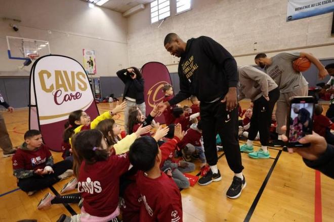 2025中超大结局：海港夺冠，亚泰、梅州降级，法比奥金靴（2025中超收官：海港问鼎，亚泰、梅州降级，法比奥加冕金靴）