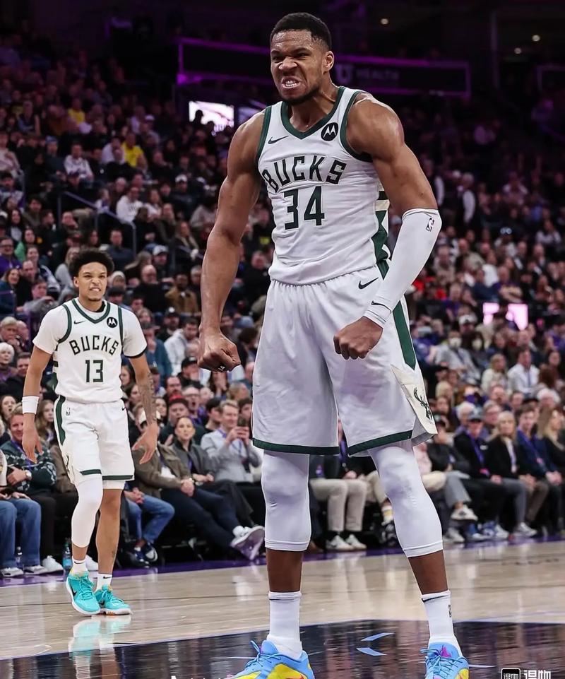 传记作者：莱万年少时常因身材自卑；他与渣叔的关系起初不好（传记作者称：莱万少年因身材自卑，与渣叔起初关系不佳）