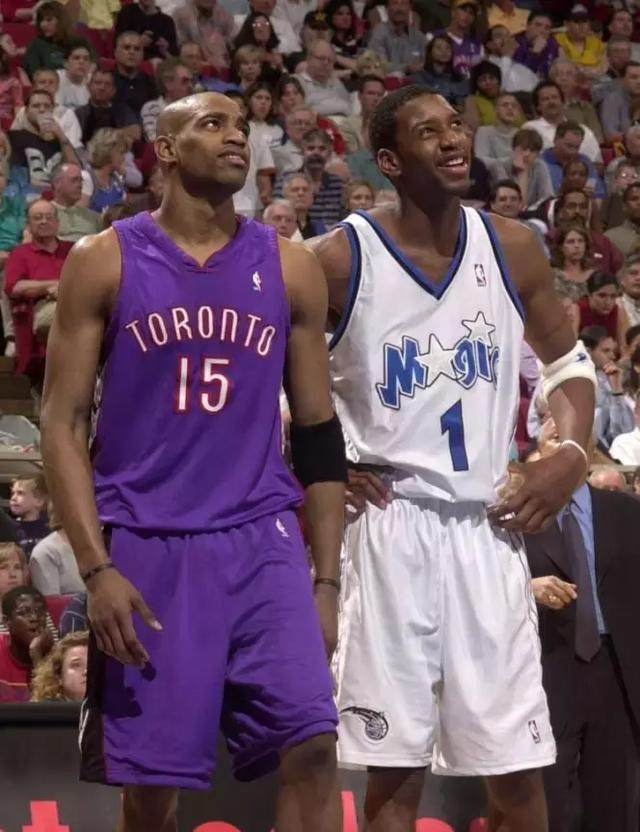 维港昨晚举行了热刺无人机表演，现场摆出队徽、球衣等标志（维港夜空上演热刺无人机秀，队徽与球衣图案亮相）