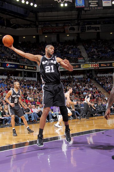 火力拉满！阿夫迪亚&夏普合砍17分，开拓者三节反超比分（状态火热！阿夫迪亚、夏普合得17分，开拓者三节实现反超）