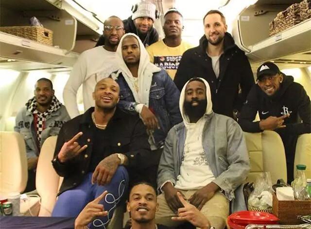 记者：阿贾克斯正接触前狼堡主帅西莫尼斯，视为海廷加继任者（阿贾克斯洽谈前狼堡主帅西莫尼斯，拟接替海廷加）